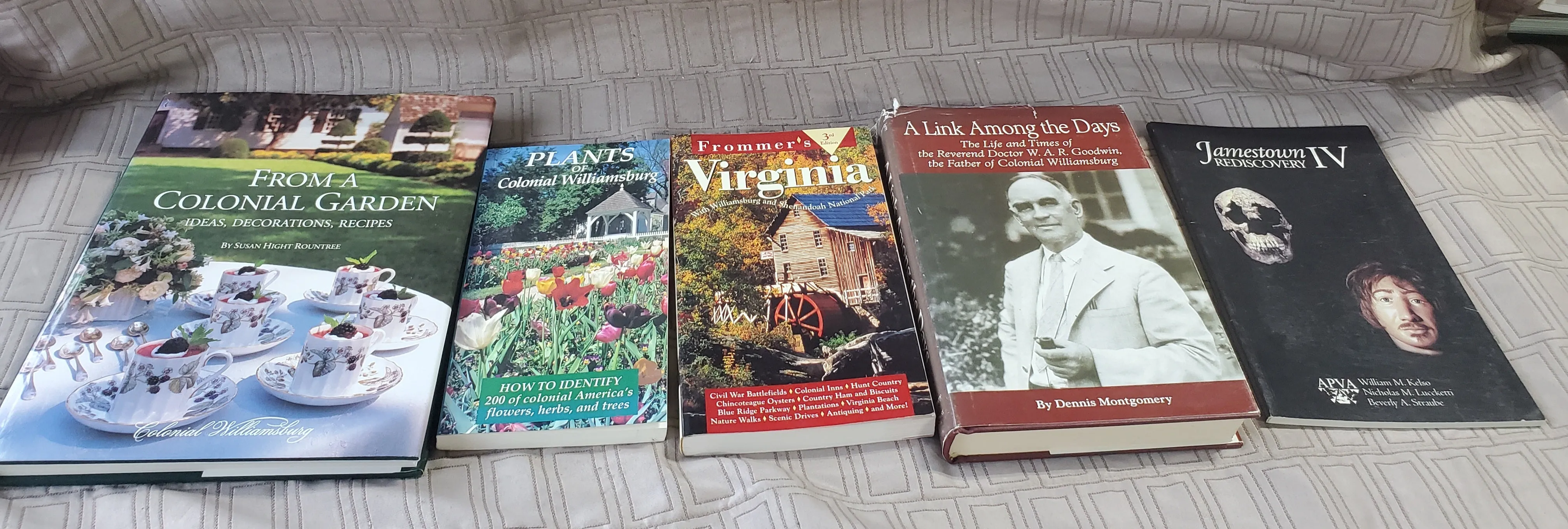 5 Piece Lot of Williamsburg Virginia Books