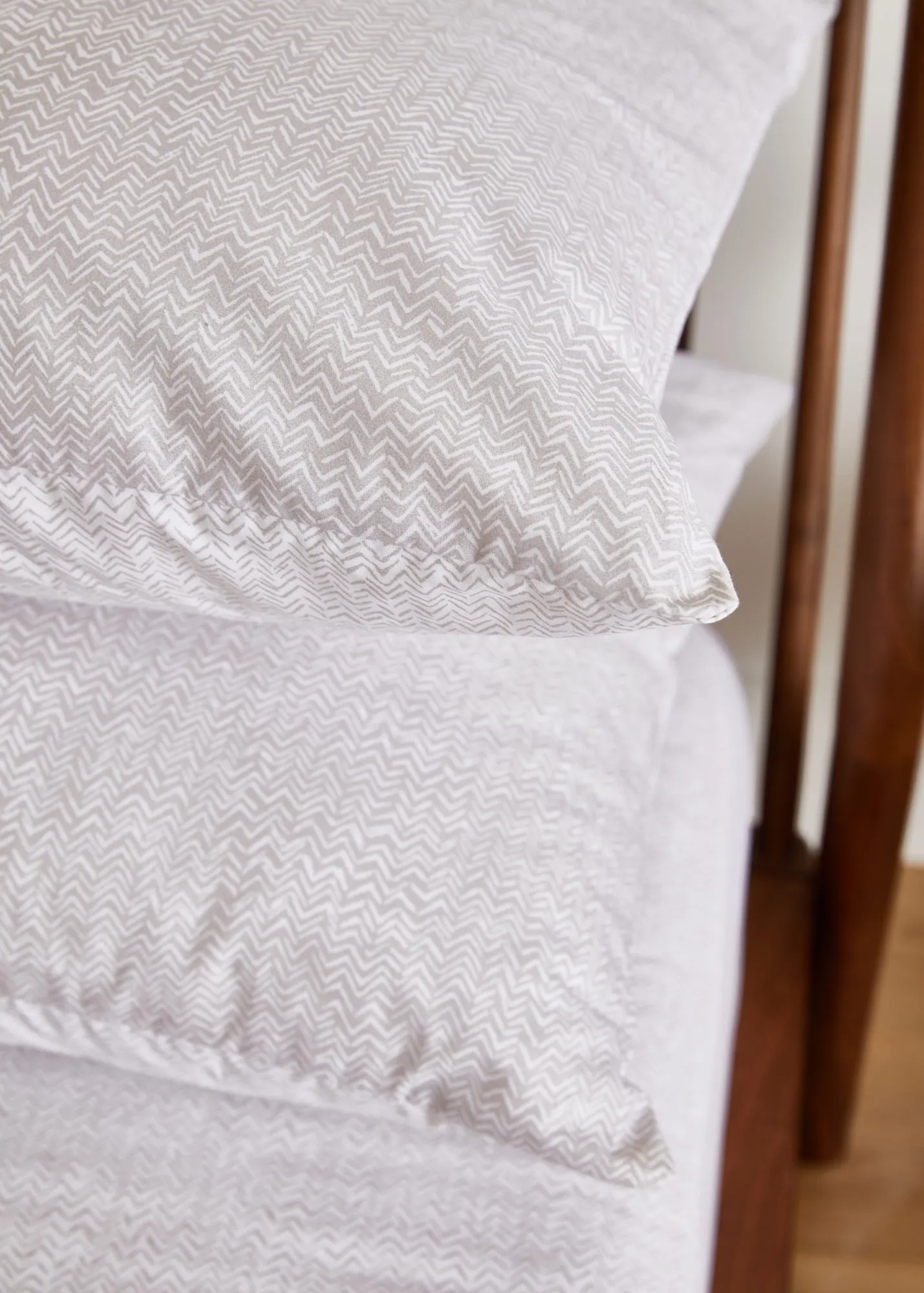 Foxford White Weave Nacre Pillowcase Set